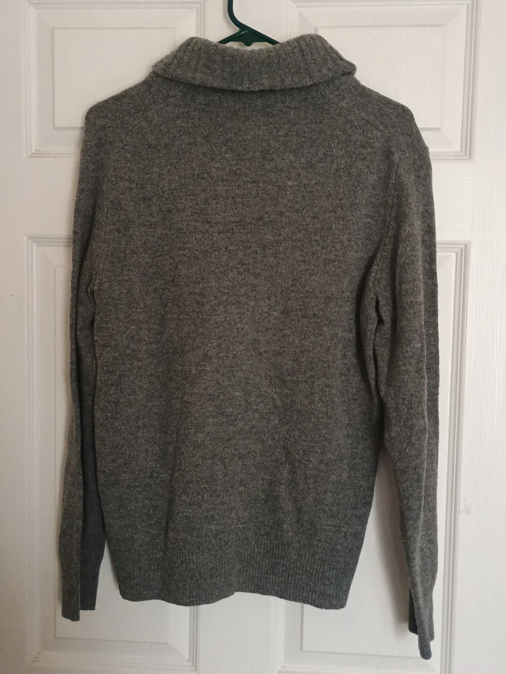 EUC J. Crew Men's Gray Turtleneck Sweater 100% Lambs Wool Size Small